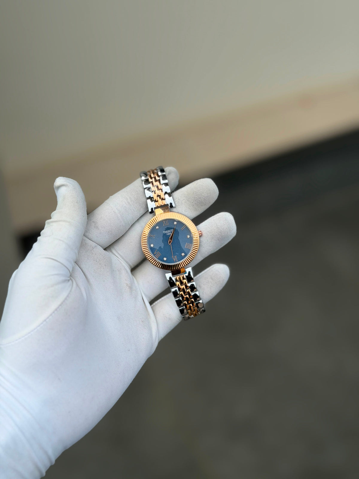 Women’s Classic Analog Quartz Wrist Watch with Elegant Dial Design
