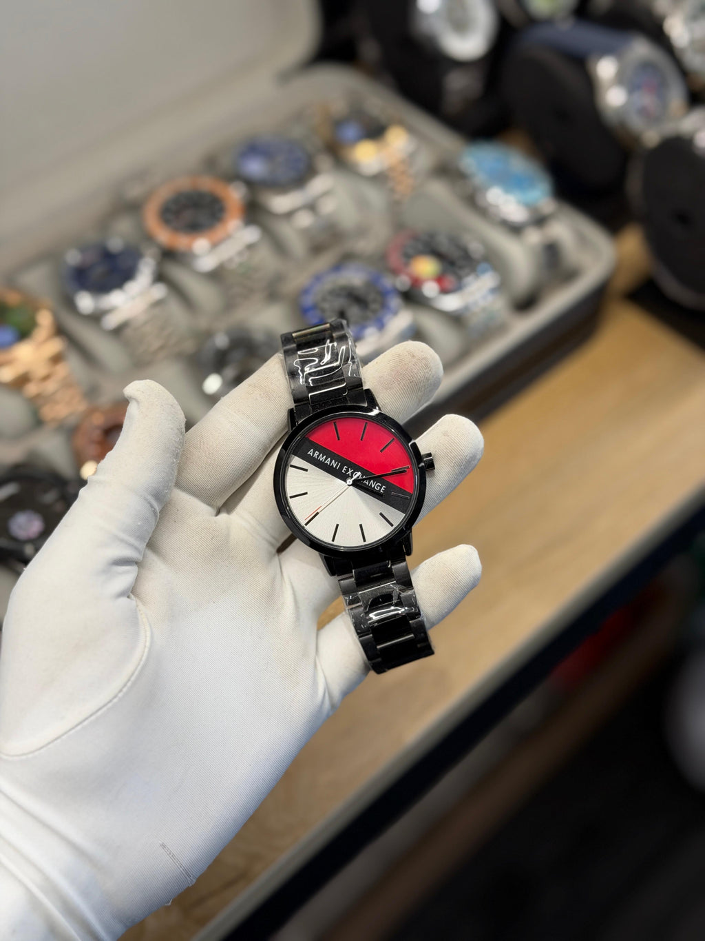 Classic Black Stainless Steel Analog Quartz Watch – Red & Silver Dial
