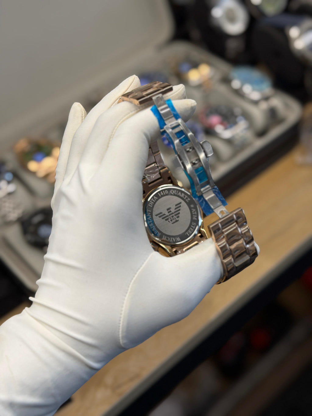 Luxury Rose Gold Analog Quartz Watch – Black Dial