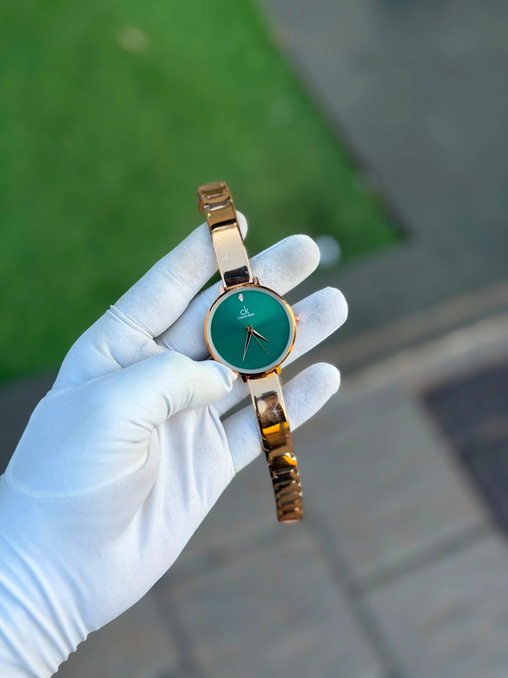 Women’s Classic Analog Quartz Wrist Watch with Elegant Dial Design