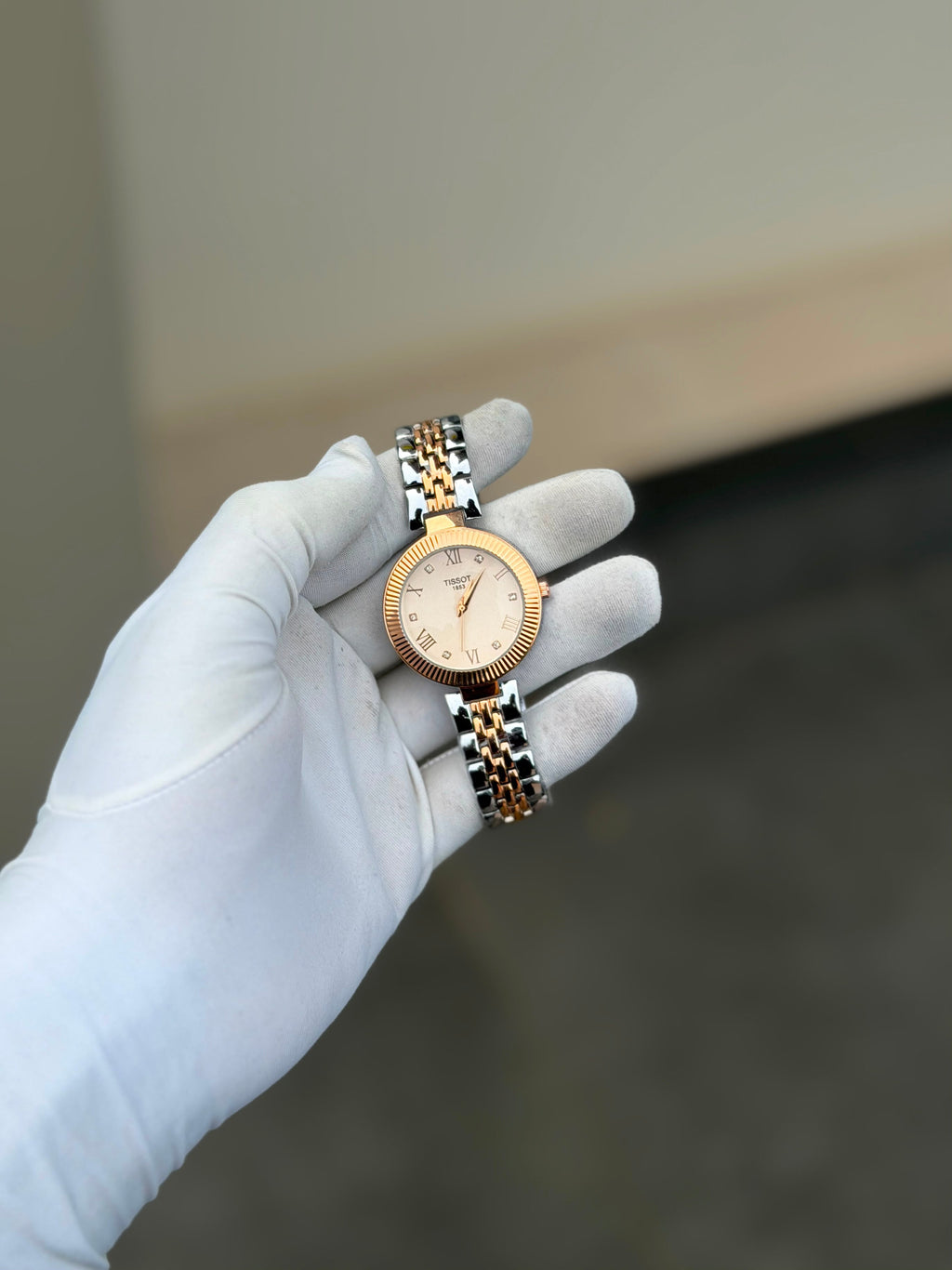 Women’s Classic Analog Quartz Wrist Watch with Elegant Dial Design