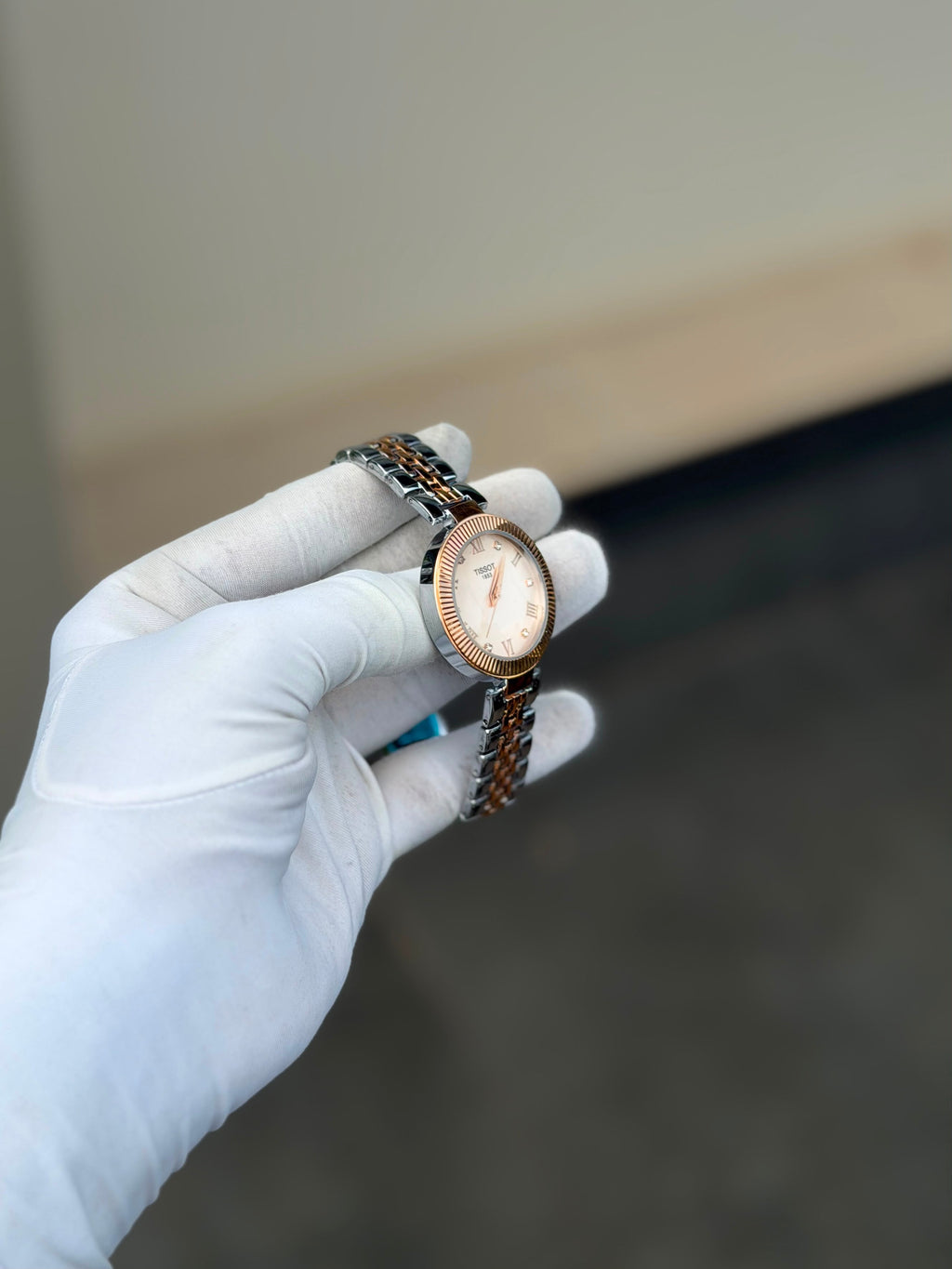 Women’s Classic Analog Quartz Wrist Watch with Elegant Dial Design