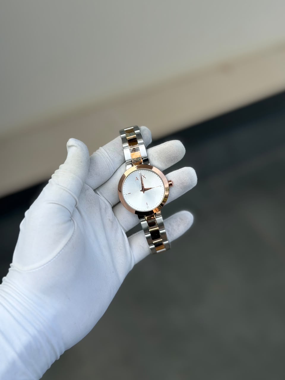 Women’s Classic Analog Quartz Wrist Watch with Elegant Dial Design
