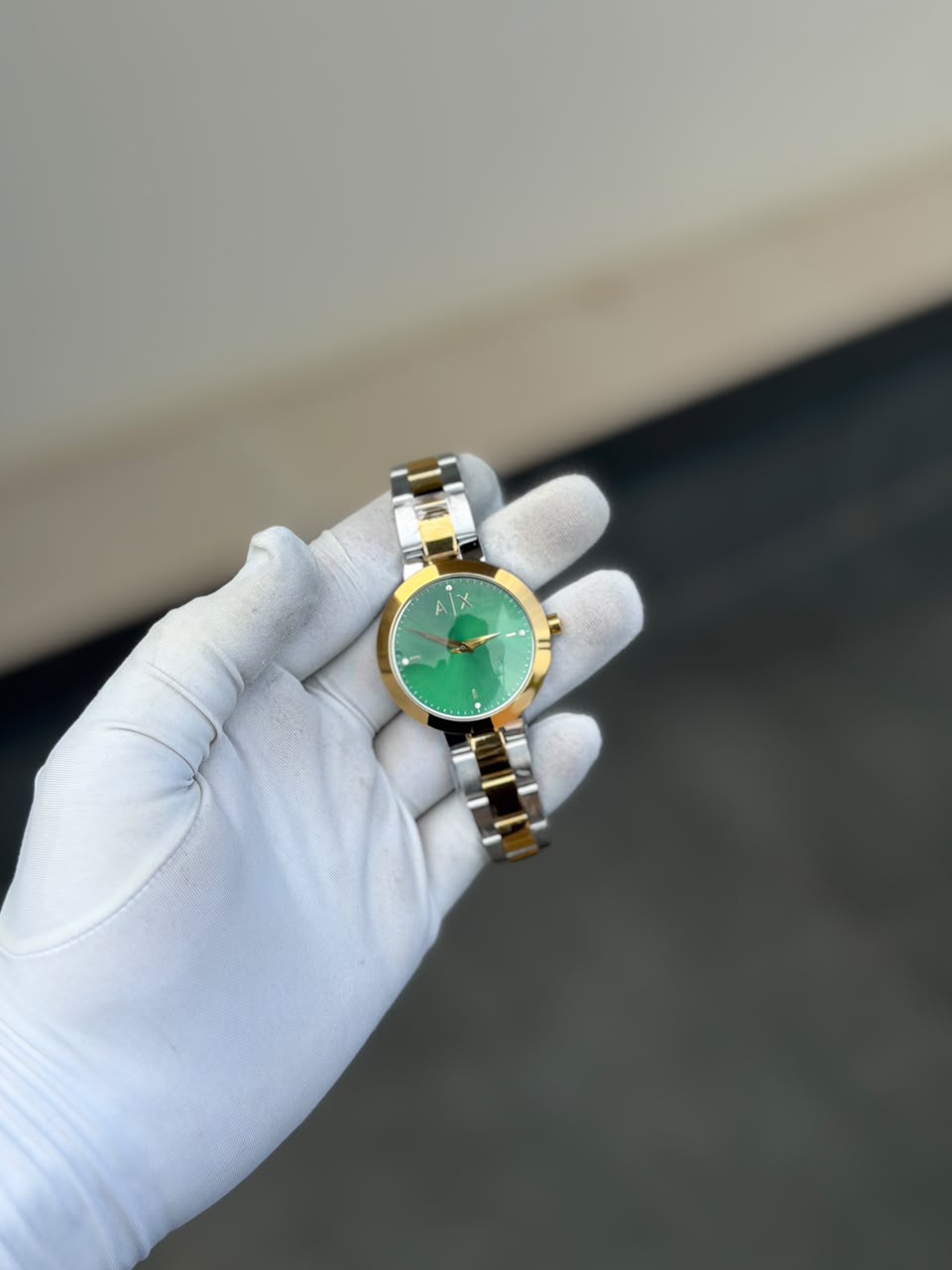 Women’s Classic Analog Quartz Wrist Watch with Elegant Dial Design